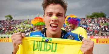 Brasileiros acordam com anúncio de campeão do mundo e clima é de festa