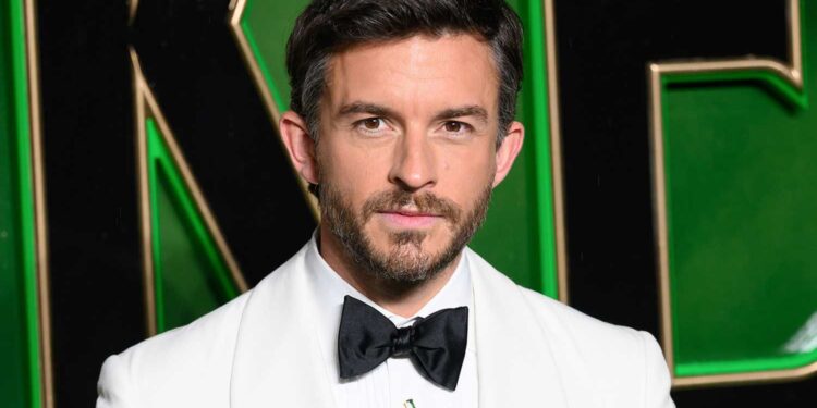 Estrela de Hollywood tem apenas 37 anos e foi eleito o homem mais sexy do mundo