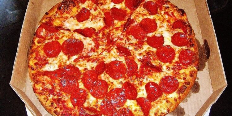 Marque no calendário: Domino’s dará pizza gratuita em 16/11 para quem fizer isso