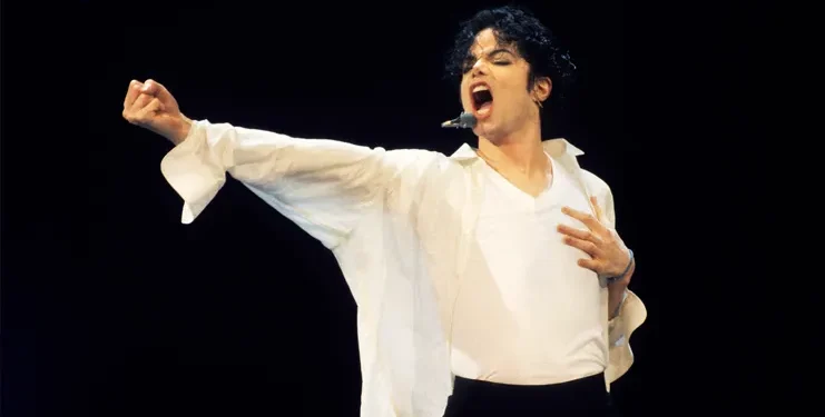 Após anos de teorias, Michael Jackson “reaparece” e deixa os fãs em choque