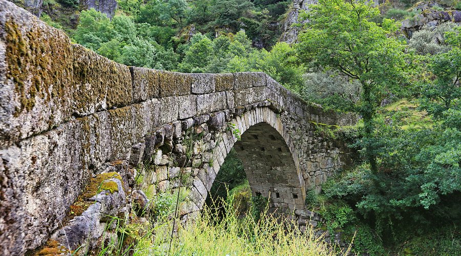 Monumento erguido na Idade Média tem mais de 13 metros e foi “criado pelo diabo”