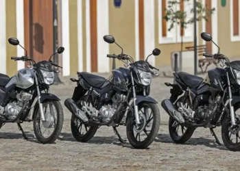 Moto com visual feroz entrega ótimo desempenho no trânsito da cidade e virou a mais vendida no Brasil