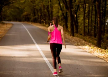 Harvard confirmou quanto as mulheres deveriam caminhar para viver por mais tempo