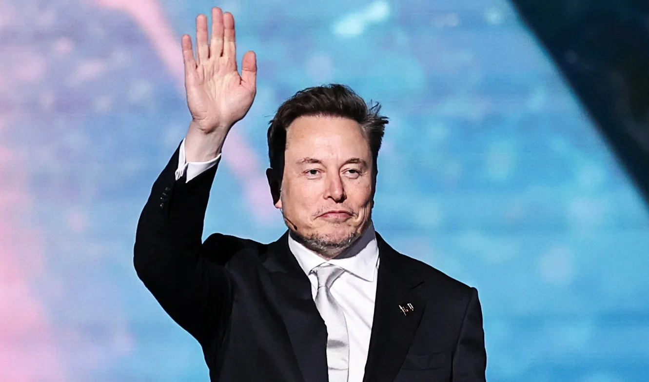 Após nova previsão de Elon Musk, fãs abandonam o trabalho e esbanjam dinheiro sem medo