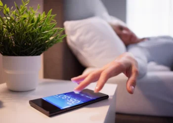 O que significa quando você está sempre adiando o alarme, segundo a psicologia