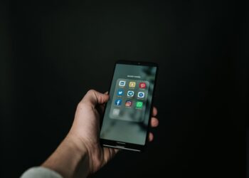 Governo já aprovou nova medida e essas pessoas serão PROIBIDAS de usar rede social nesse país