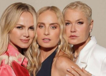 Em outubro de 2025, a EPR Via Mineira deu início a testes com radares de velocidade média na BR-040, um trecho movimentado entre Belo Horizonte e Juiz de Fora, abrangendo os quilômetros 545 a 551. Este sistema promete uma mudança significativa na fiscalização de trânsito, calculando a velocidade média dos veículos entre dois pontos para promover uma condução mais uniforme e segura. A iniciativa é uma resposta direta aos altos índices de acidentes causados por excesso de velocidade, registrados pela Polícia Rodoviária Federal. A tecnologia compara o tempo de percorrimento entre duas localidades, alertando motoristas que ultrapassam o limite de 100 km/h. Atualmente, o sistema está em fase educativa, e não há emissão de multas. No entanto, para sua aplicação efetiva, é necessário obter homologação do Inmetro e regulamentação pelo Congresso, previstas para 2025. Impacto Potencial da Iniciativa A implementação de radares de velocidade média visa reduzir acidentes associados a acelerações e frenagens bruscas, um comportamento comum frente a radares convencionais. Dados preliminares dos testes revelam que em apenas 10 dias, mais de 300 veículos foram flagrados acima do limite de velocidade permitido. Espera-se que, com a aprovação e adoção total dessa tecnologia, haja uma significativa queda no número de infrações e colisões. Estudos internacionais reforçam esse potencial. Países como Suécia, França e Itália já demonstraram reduções substanciais nas taxas de acidentes e fatalidades com o uso desses sistemas. No Brasil, sem dúvida, a introdução enfrenta desafios políticos e técnicos que devem ser superados antes de sua implementação legal. Pesquisa e Desenvolvimento em Andamento Os testes na BR-040, proximamente a Belo Horizonte, marcam um aumento significativo no foco sobre radares de velocidade média. Embora já utilizados em São Paulo e Curitiba para fins educativos, é o processo de regulamentação que ainda limita seu uso como meio de fiscalização. O Inmetro examina atualmente os equipamentos com previsão de homologação para o próximo ano. A expectativa é que, com a conclusão desses estudos, a segurança viária nacional seja beneficiada pela adoção desses equipamentos, dados os exemplos internacionais de sucesso. Expectativas Futuras e Próximos Passos Com regulamentação aprovada, espera-se não só a diminuição das autuações por excesso de velocidade, mas também das taxas de acidentes e mortes nas estradas brasileiras. Enquanto essa fase não se concretiza, a BR-040 continua a servir como laboratório fundamental para coleta de dados que possa auxiliar na implementação mais abrangente no futuro. Radares de velocidade média na BR-040 são um passo à frente no compromisso com a segurança viária do país. Se bem-sucedido, esse projeto poderá estabelecer um novo padrão para a fiscalização de velocidade, consolidando práticas mais seguras nas estradas e reduzindo infrações consideráveis. Em resumo, a via para uma fiscalização mais eficiente está pavimentada com iniciativas como essas, que espelham práticas internacionais bem-sucedidas, com o objetivo de minimizar fatalidades e otimizar a condução segura para todos. A conclusão dos testes, homologação e regulamentação são passos decisivos para a transformação real dos padrões atuais de controle de velocidade no Brasil.