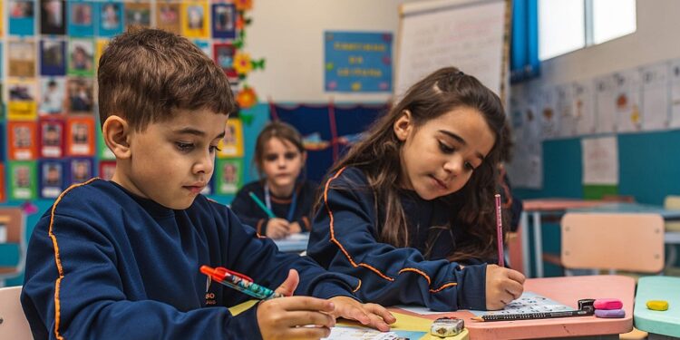 Aumento de até 6% nos preços desse material vai impactar brasileiros com filhos em 2026