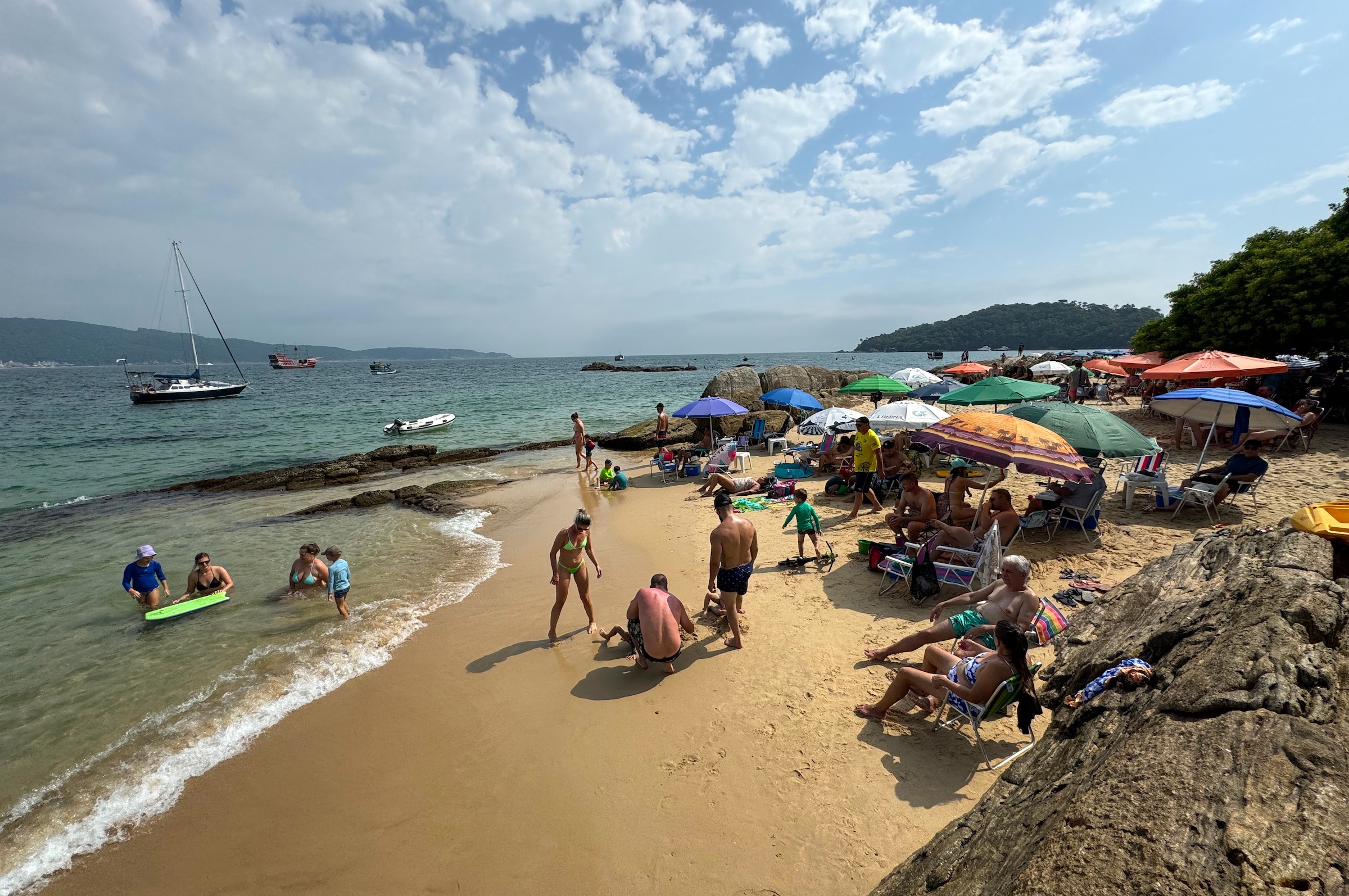 Taxa acima de R$ 190 será cobrada de brasileiros que quiserem ir à praia