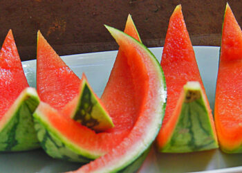 Não jogue mais fora: casca da melancia pode esconder tesouro valioso