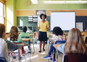 Direito ignorado: professores podem receber pagamento adicional por provas e poucos sabem
