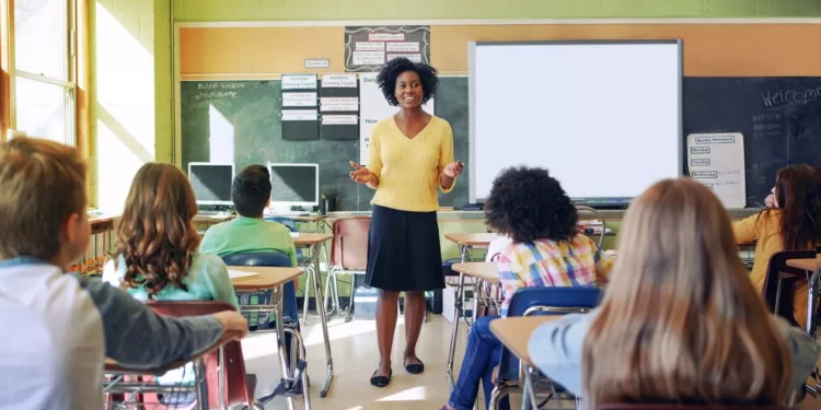 Direito ignorado: professores podem receber pagamento adicional por provas e poucos sabem