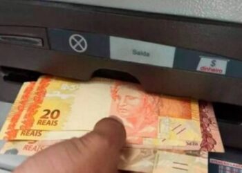 Benefício libera mais de R$ 2 mil para brasileiros que atenderem aos requisitos: confira como pedir