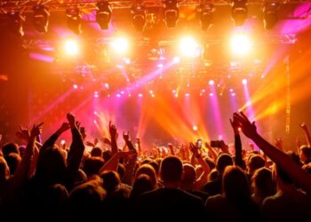 Depois de Lady Gaga no Rio, outro fenômeno da música confirma a data de show gratuito no Brasil