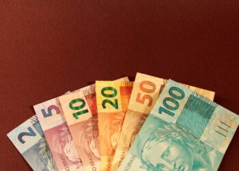 Famílias que estão em situação de necessidade podem sacar R$ 6.220 com este benefício