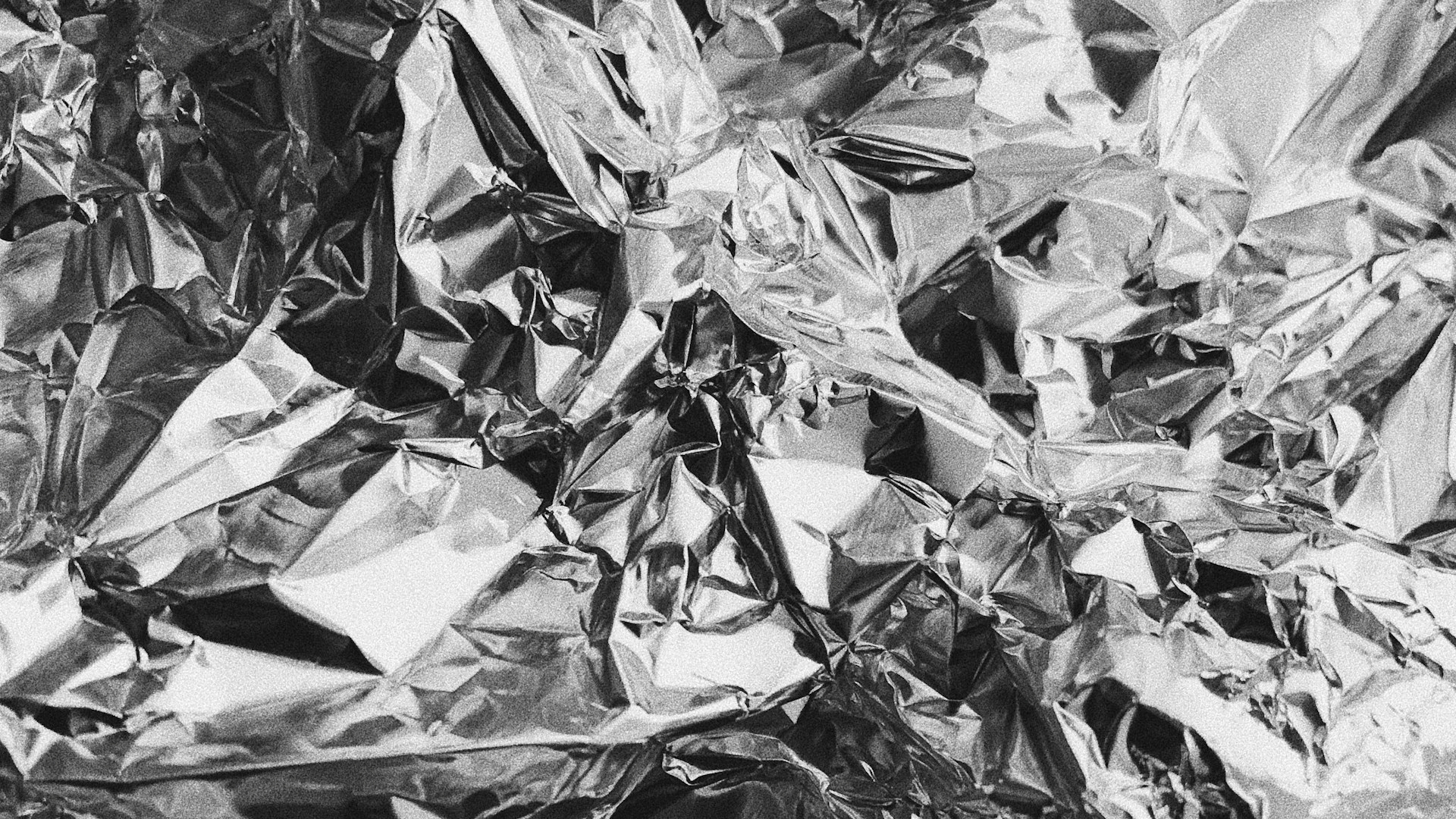 Técnica caseira e rápida usa papel-alumínio para deixar sua faca como se fosse nova