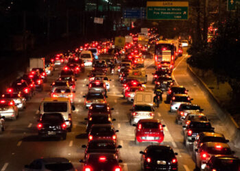 Novo aplicativo de transporte vai operar em SP, com motoristas contratados e carros de luxo