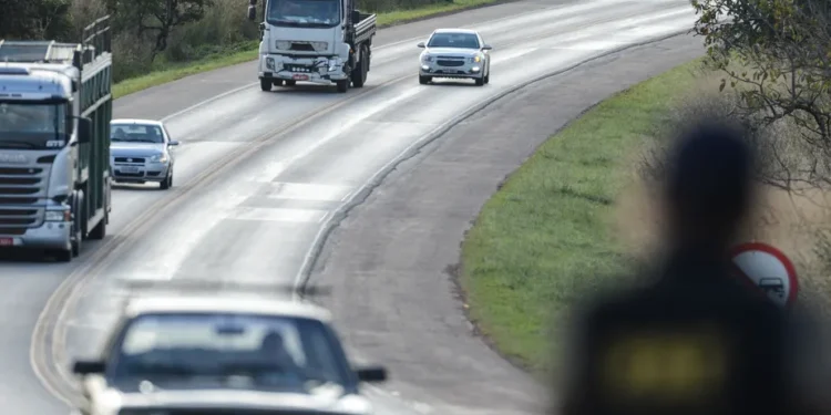 Se for aprovada, essa nova lei do trânsito pode causar multa de R$ 3 mil e suspensão da CNH