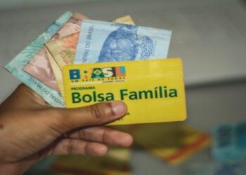 Alerta para beneficiários: Bolsa Família pode despencar para R$ 300 com essa mudança