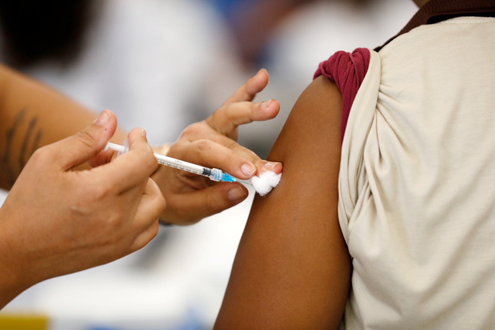 A partir de 2026, humanos já vão começar a tomar vacina que previne o câncer