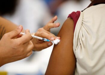 Nova vacina feita no Brasil será aplicada entre pessoas de 2 a 59 anos já em 2026