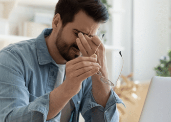 Tenho mais de 40 anos e tenho dificuldade para enxergar: é normal ou devo consultar um médico?