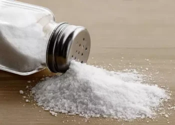 Colocar sal nessa parte da cozinha é o segredo para conquistar a prosperidade financeira