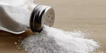 Colocar sal nessa parte da cozinha é o segredo para conquistar a prosperidade financeira