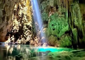 O que acontece a 72 metros abaixo da terra no Brasil está encantando turistas do mundo todo