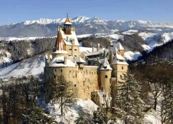 De acordo com a histórias, é no meio dessas montanhas que vive o vampiro mais temido de todos os tempos