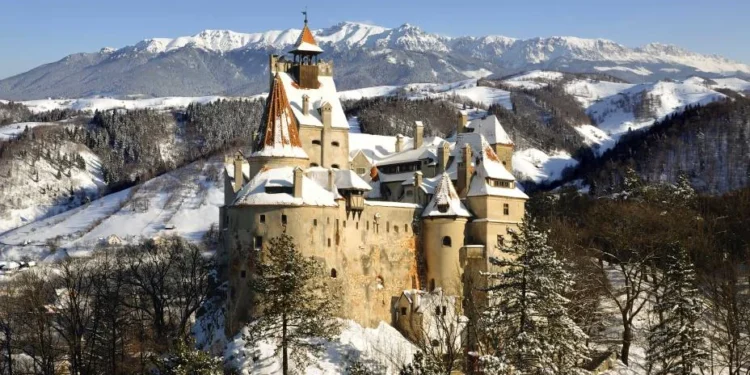 De acordo com a histórias, é no meio dessas montanhas que vive o vampiro mais temido de todos os tempos