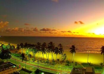 Cidade brasileira onde faz calor o ano inteiro encanta turistas por fenômeno natural considerado "mágico"