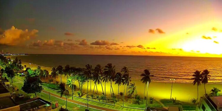 Cidade brasileira onde faz calor o ano inteiro encanta turistas por fenômeno natural considerado "mágico"