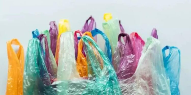 O que significa guardar embalagens e sacolas vazias, de acordo com a psicologia