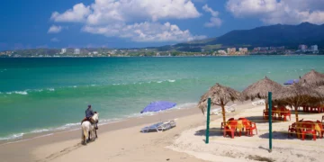 País 4x menor que o Brasil tem praias paradisíacas, desertos gigantes e foi eleito o mais bonito da América Latina