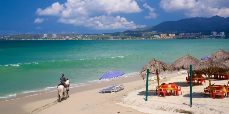 País 4x menor que o Brasil tem praias paradisíacas, desertos gigantes e foi eleito o mais bonito da América Latina