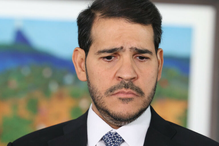 Sobre cães docilmente "supremos"