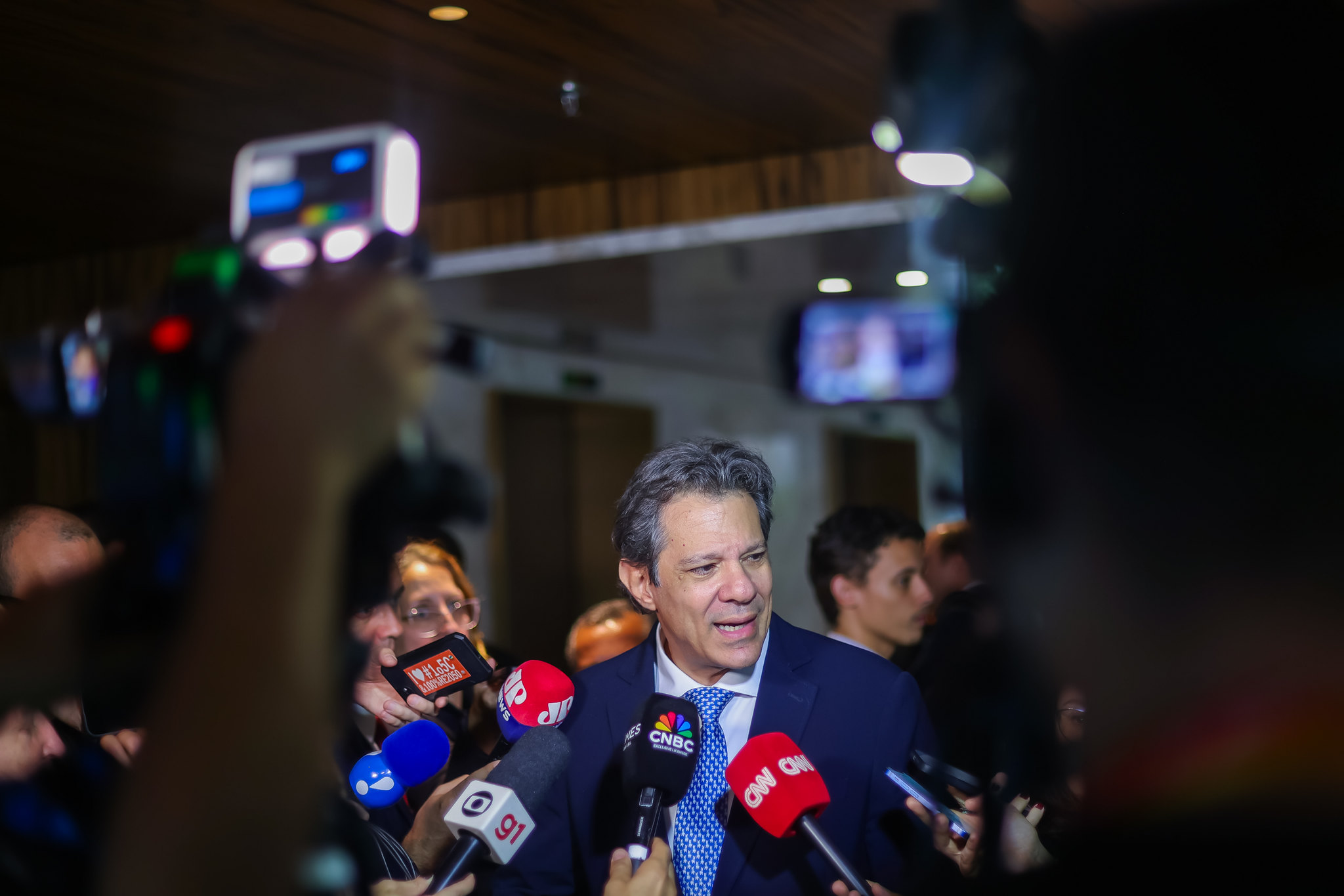 Haddad defende "reinvenção" dos Correios