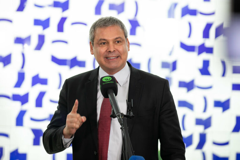 Um petista em defesa da blindagem de Gilmar aos ministros do STF