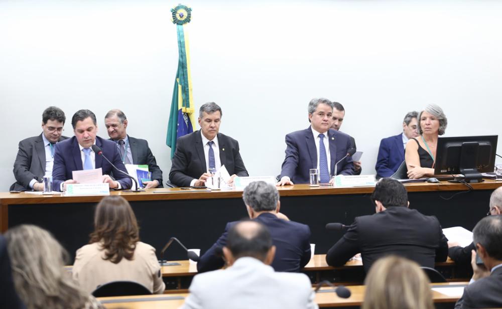 Congresso entra na última semana de sessões com expectativa de votar Orçamento