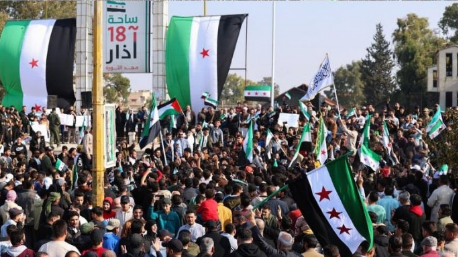 Sírios celebram um ano sem Bashar Assad