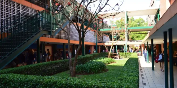 Escola mais "premium" do Brasil quase não usa o português e tem mensalidade de R$ 15.700,92