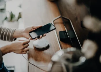 Como é preciso carregar o celular para não danificar a bateria