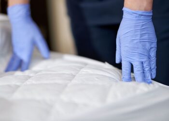 Técnica para limpar o colchão sem usar água e nem fazer sujeira