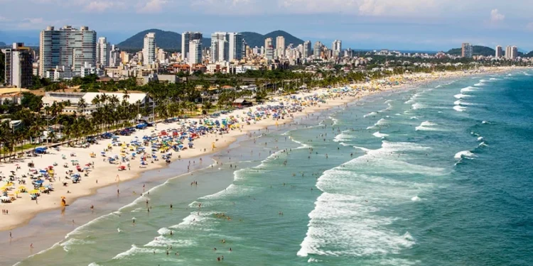 Nova taxa ultrapassa os R$ 100 e será cobrada de brasileiros que quiserem ir à praia em São Paulo
