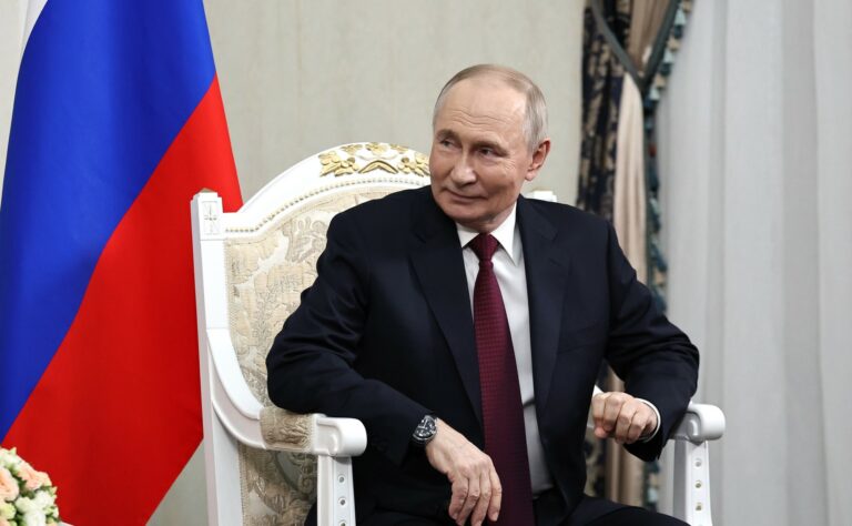 Putin acusa europeus de sabotar paz na Ucrânia