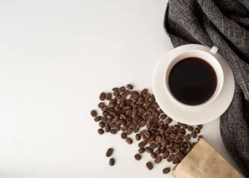 Especialistas revelam método com água gelada e café que ajuda a queimar calorias para emagrecer