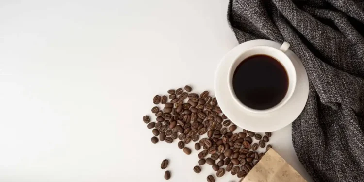 Especialistas revelam método com água gelada e café que ajuda a queimar calorias para emagrecer