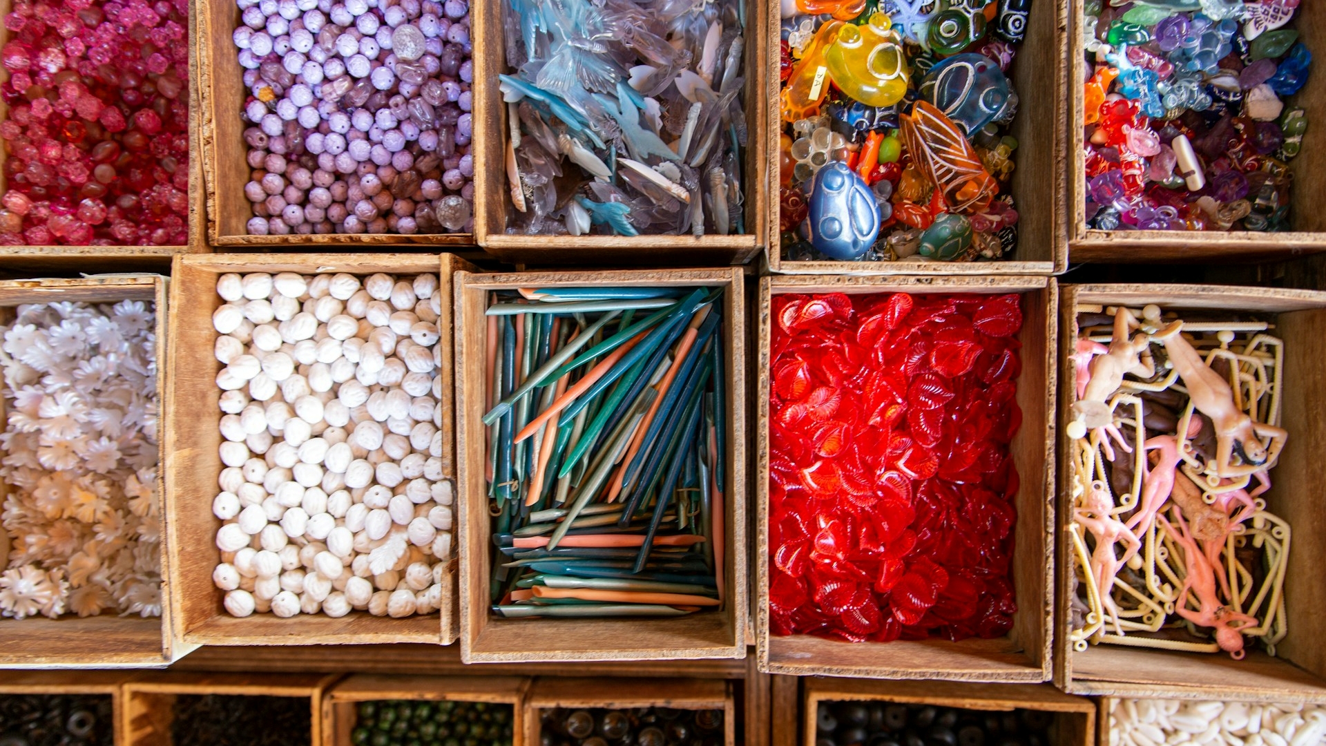 Colecionar objetos repetidos parece apenas um hobby, mas psicólogos enxergam algo muito mais profundo