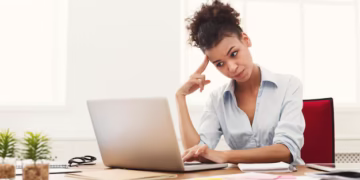 A atividade simples que demora 3 minutos e elimina a dor na coluna após um dia sentado